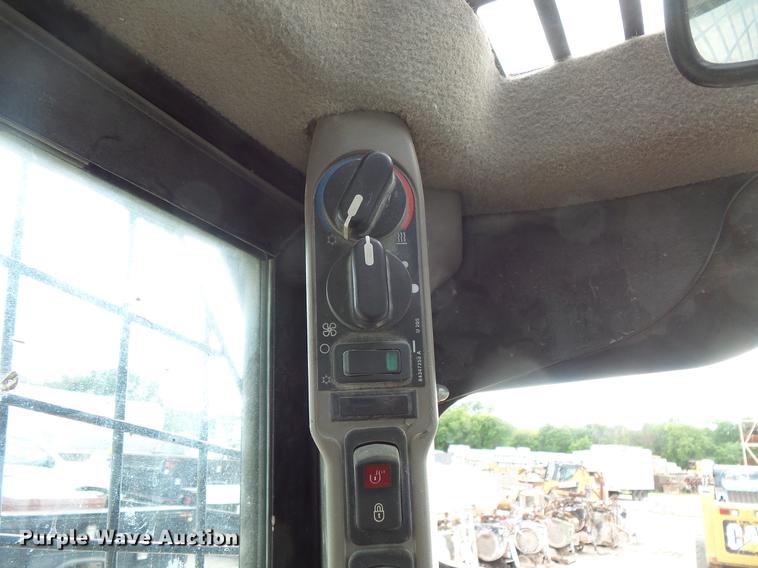 image for item DV9305 2012 Case SV250 skid steer