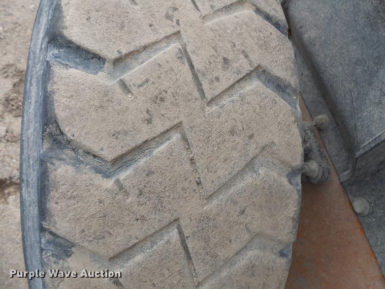 image for item DV9305 2012 Case SV250 skid steer