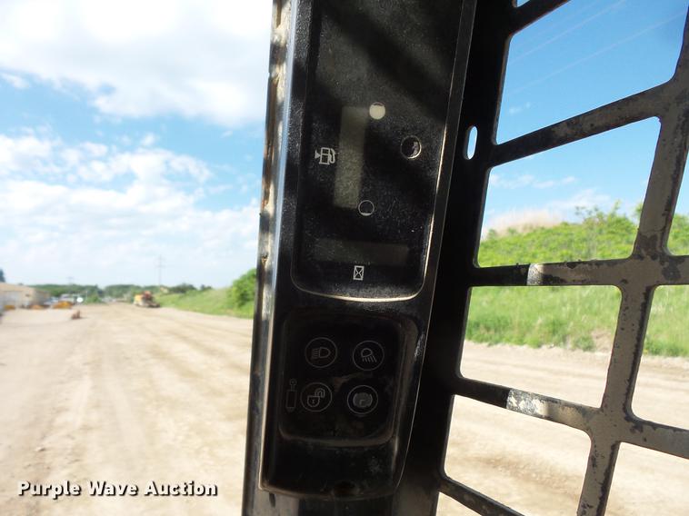 image for item DV9307 2005 Case 445 skid steer