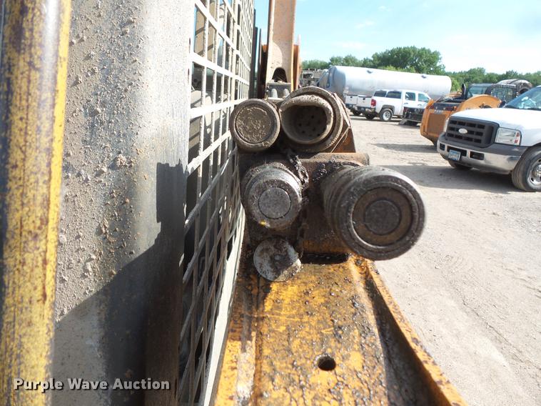 image for item DV9307 2005 Case 445 skid steer