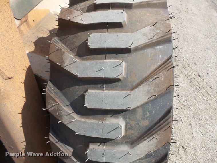 image for item DV9307 2005 Case 445 skid steer