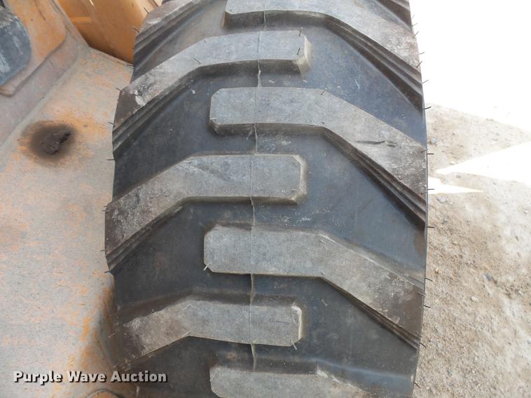 image for item DV9307 2005 Case 445 skid steer