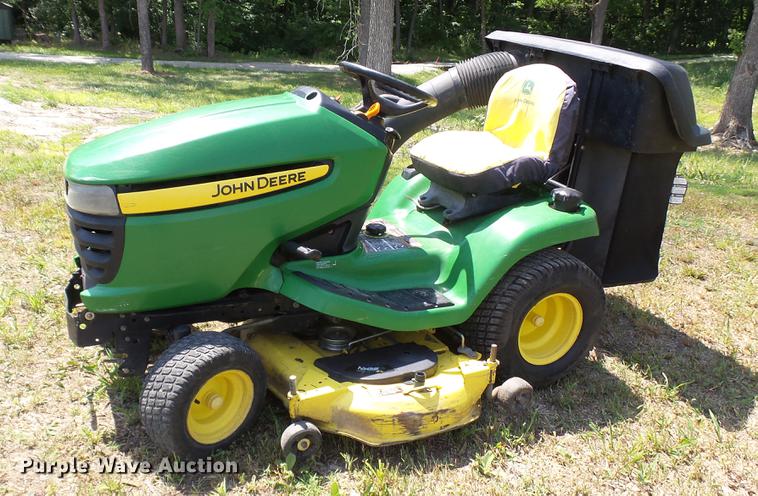 image for item DX9369 2009 John Deere X320 lawn mower