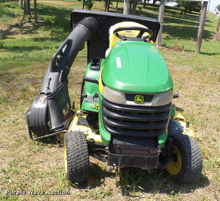 image for item DX9369 2009 John Deere X320 lawn mower