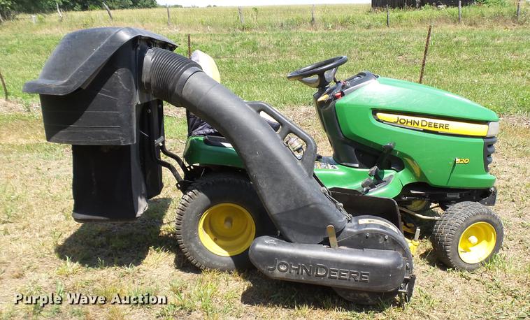 image for item DX9369 2009 John Deere X320 lawn mower