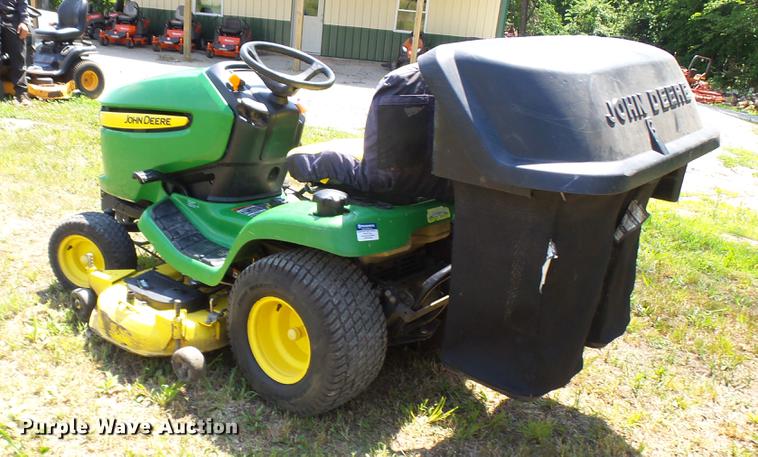 image for item DX9369 2009 John Deere X320 lawn mower