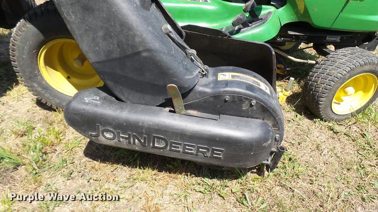 image for item DX9369 2009 John Deere X320 lawn mower