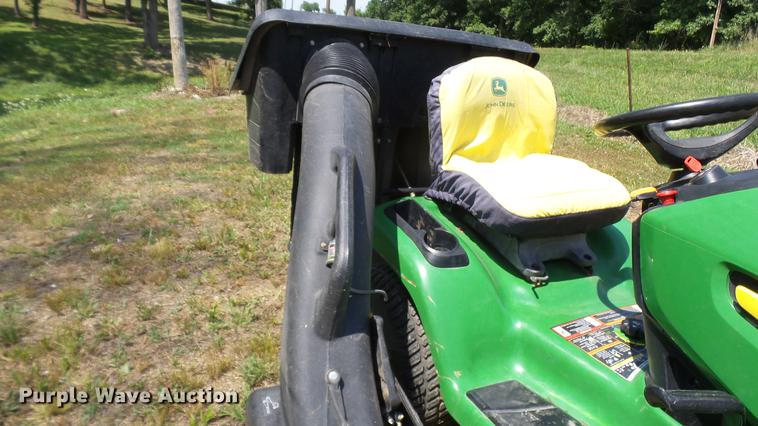 image for item DX9369 2009 John Deere X320 lawn mower