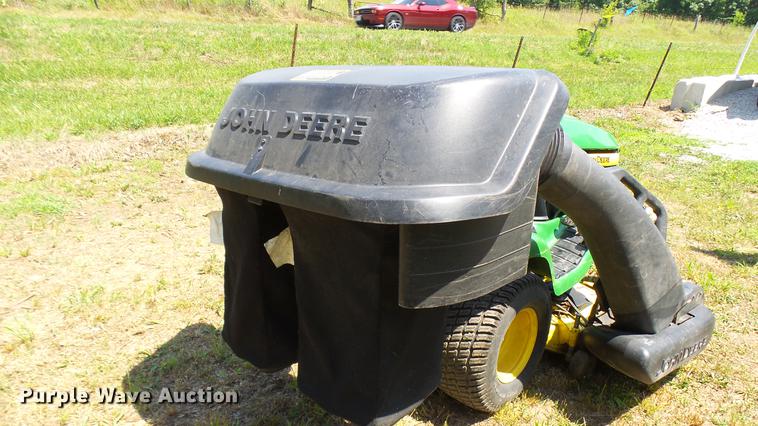 image for item DX9369 2009 John Deere X320 lawn mower