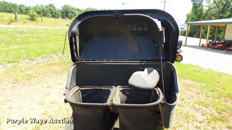 image for item DX9369 2009 John Deere X320 lawn mower