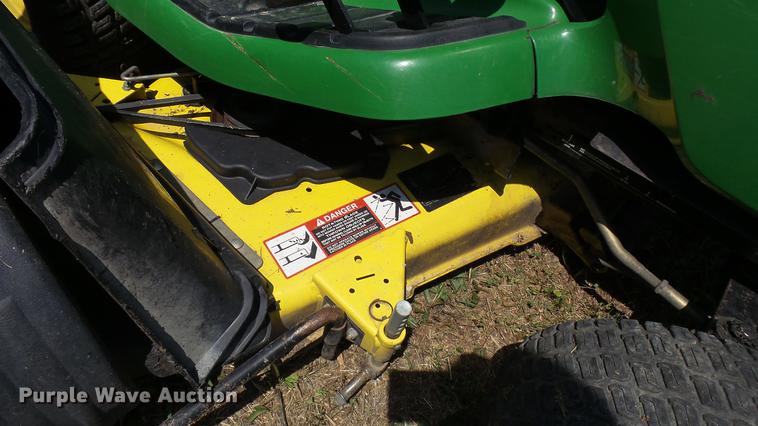 image for item DX9369 2009 John Deere X320 lawn mower