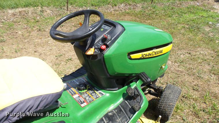 image for item DX9369 2009 John Deere X320 lawn mower