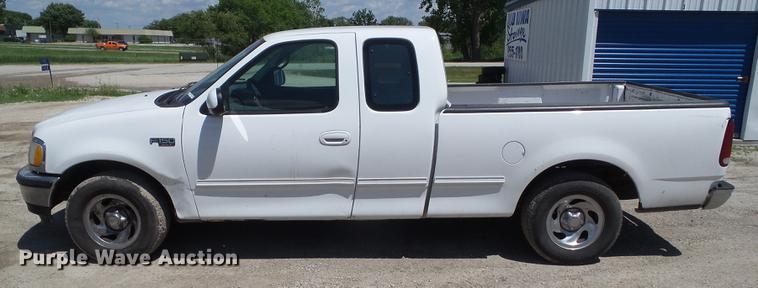 image for item DZ9351 1997 Ford F150 XLT SuperCab pickup truck