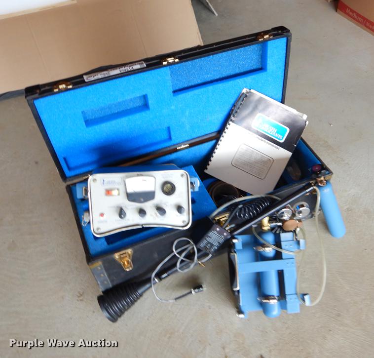 image for item EI9214 Health Consultants Detecto-PAK II flame ionization gas leak detector system
