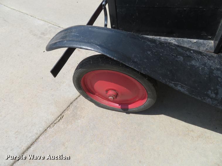 image for item EJ9609 Miniature Tin Lizzie car