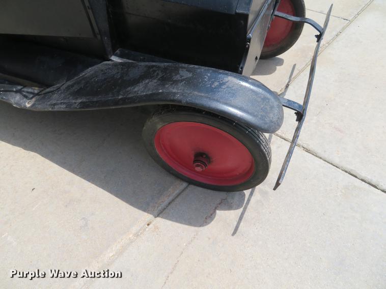 image for item EJ9609 Miniature Tin Lizzie car