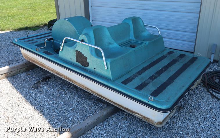 image for item EP9371 Paddle Wheeler paddle boat