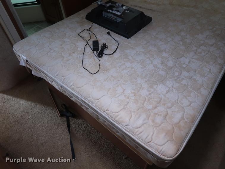 image for item EP9422 2009 Open Range camper