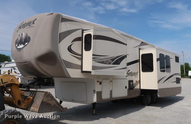 image for item EP9425 2015 Cedar Creek Silverback camper