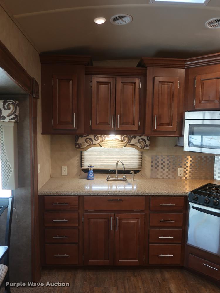 image for item EP9425 2015 Cedar Creek Silverback camper