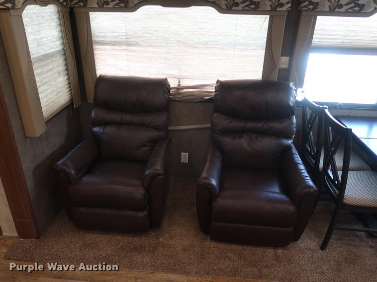 image for item EP9425 2015 Cedar Creek Silverback camper