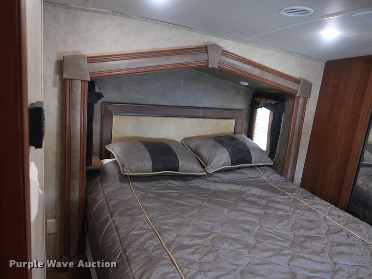 image for item EP9425 2015 Cedar Creek Silverback camper