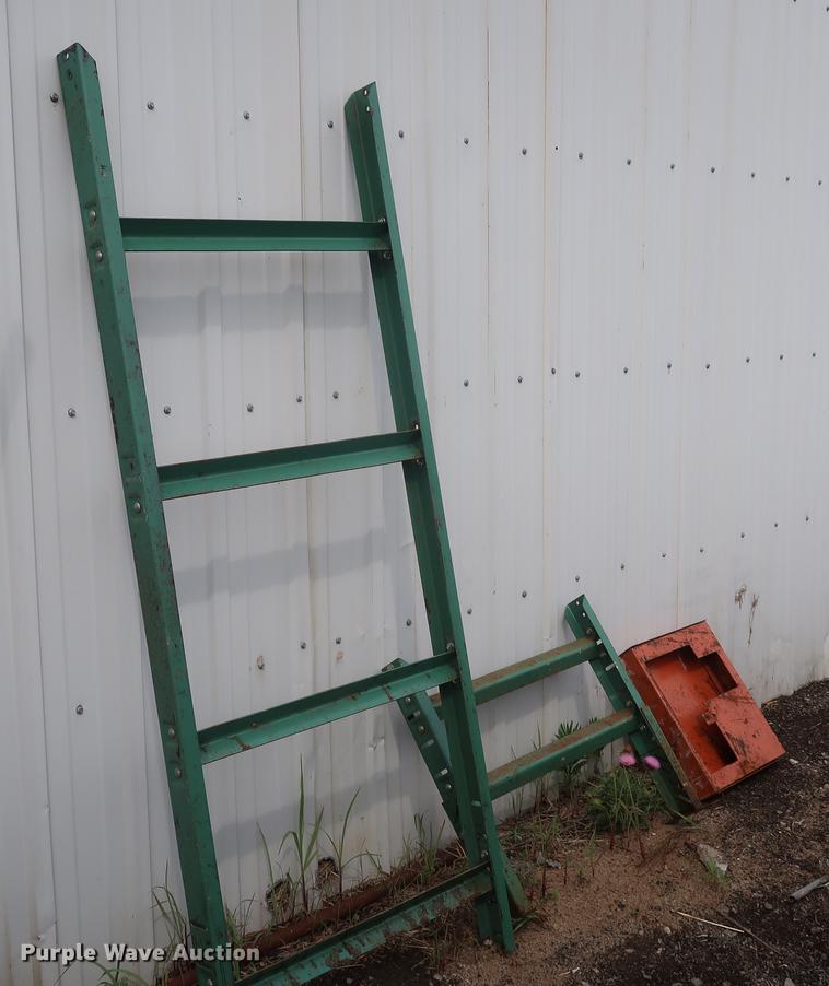 image for item EP9432 Roach conveyor