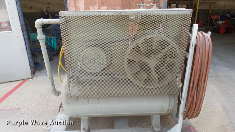 image for item ET9686 Gardner Denver air compressor