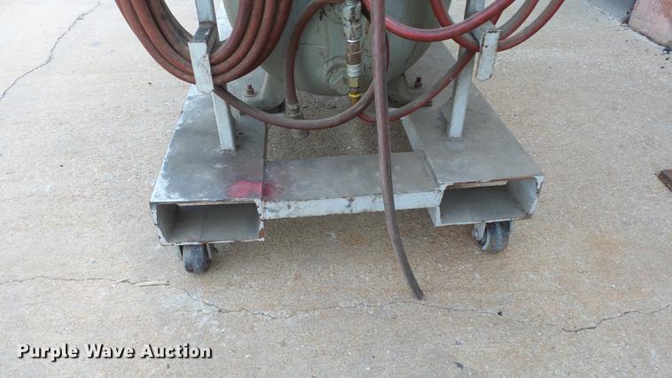 image for item ET9686 Gardner Denver air compressor