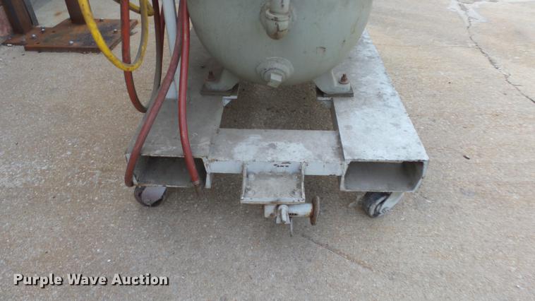 image for item ET9686 Gardner Denver air compressor