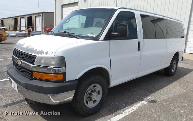 image for item EZ9440 2008 Chevrolet Express 3500 Extended van