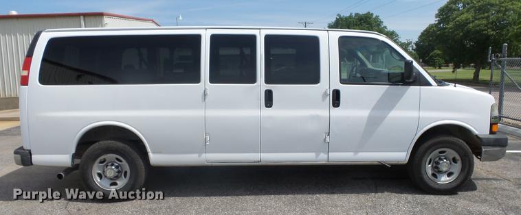 image for item EZ9440 2008 Chevrolet Express 3500 Extended van