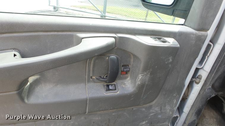 image for item EZ9440 2008 Chevrolet Express 3500 Extended van