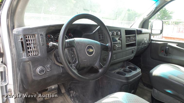 image for item EZ9440 2008 Chevrolet Express 3500 Extended van