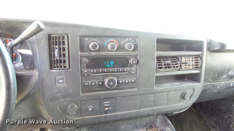 image for item EZ9440 2008 Chevrolet Express 3500 Extended van