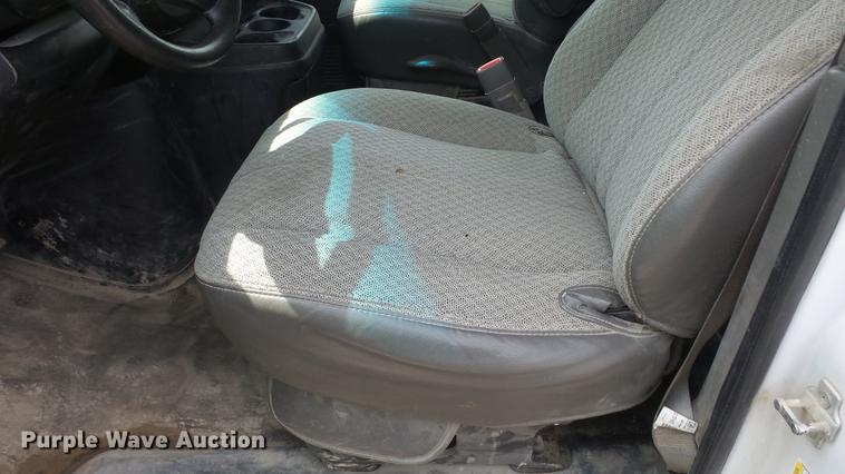 image for item EZ9440 2008 Chevrolet Express 3500 Extended van