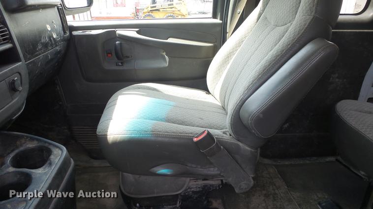 image for item EZ9440 2008 Chevrolet Express 3500 Extended van