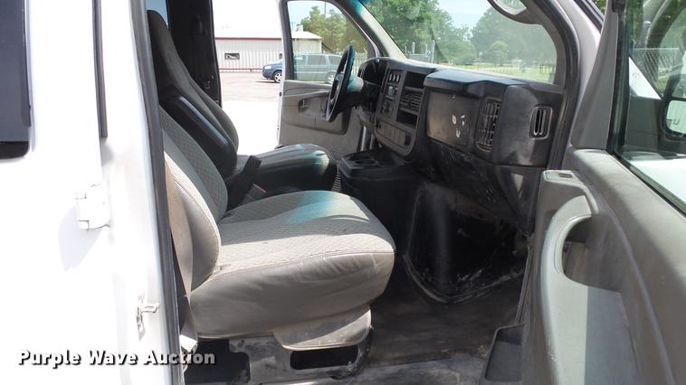 image for item EZ9440 2008 Chevrolet Express 3500 Extended van