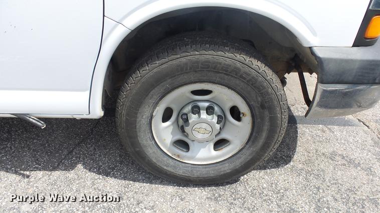 image for item EZ9440 2008 Chevrolet Express 3500 Extended van