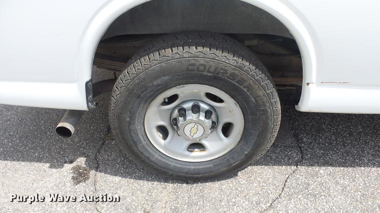 image for item EZ9440 2008 Chevrolet Express 3500 Extended van