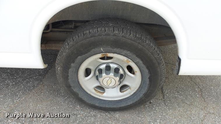 image for item EZ9440 2008 Chevrolet Express 3500 Extended van