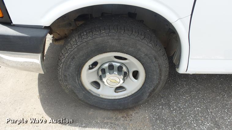 image for item EZ9440 2008 Chevrolet Express 3500 Extended van