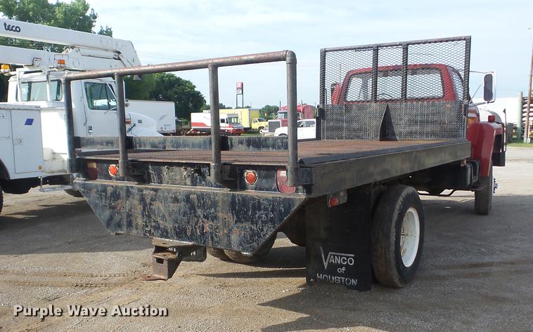 image for item J8504 1981 Ford F700 flatbed truck