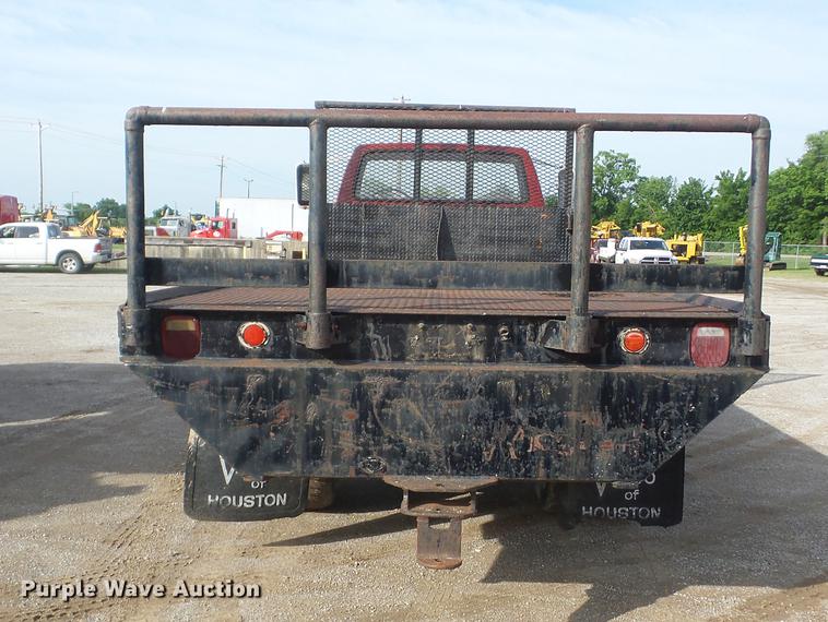 image for item J8504 1981 Ford F700 flatbed truck