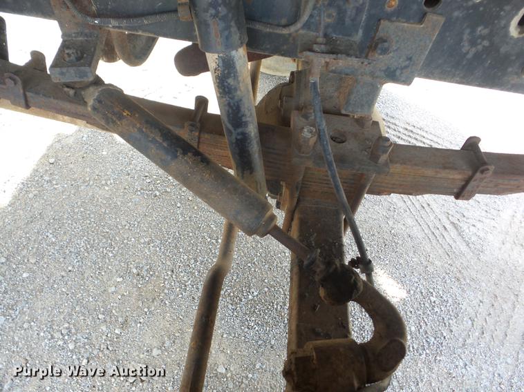 image for item J8504 1981 Ford F700 flatbed truck