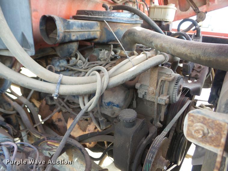 image for item J8504 1981 Ford F700 flatbed truck