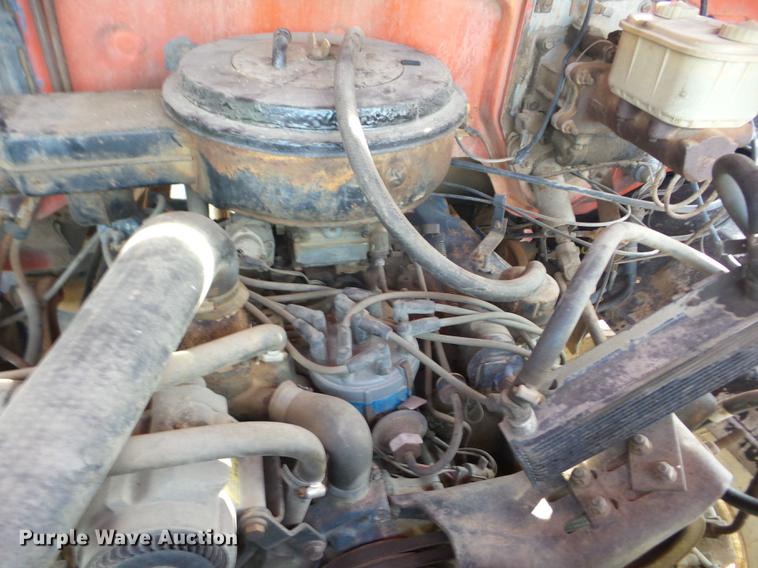 image for item J8504 1981 Ford F700 flatbed truck