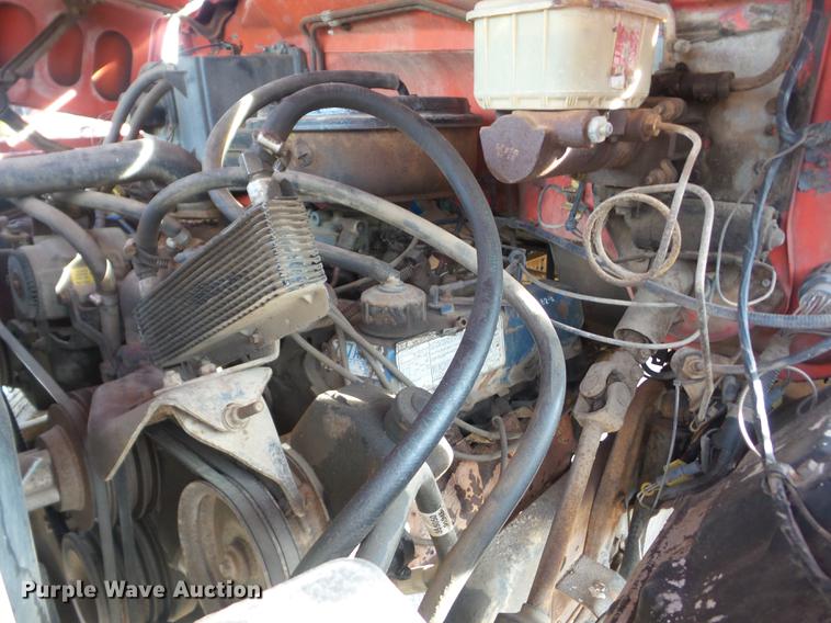 image for item J8504 1981 Ford F700 flatbed truck