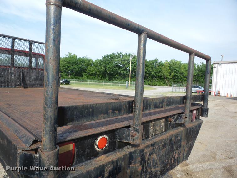 image for item J8504 1981 Ford F700 flatbed truck