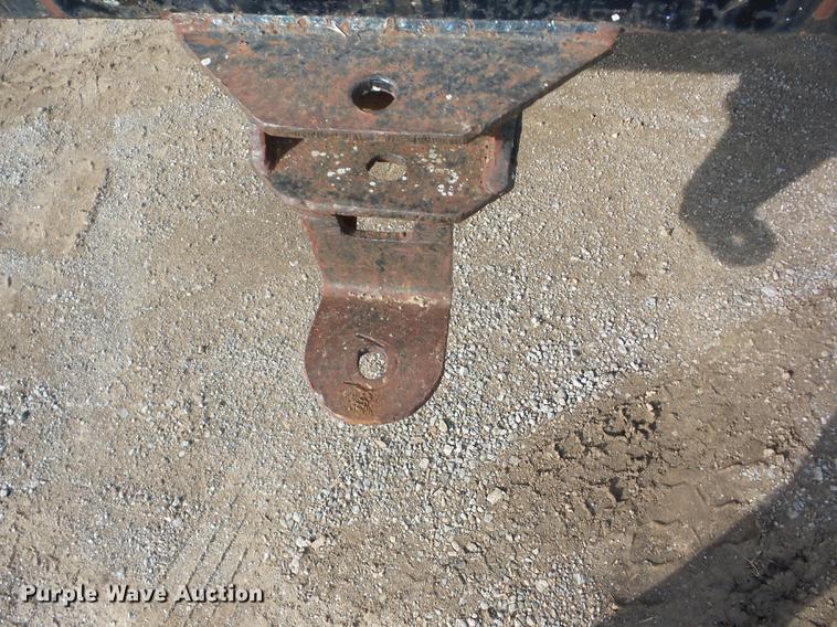 image for item J8504 1981 Ford F700 flatbed truck